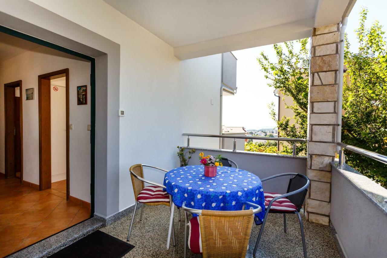 Apartment Anton Крк Екстер'єр фото