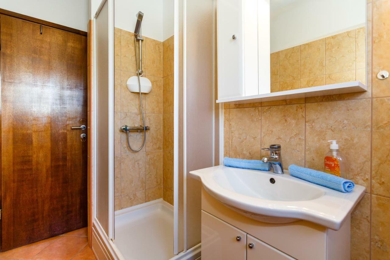 Apartment Anton Крк Екстер'єр фото