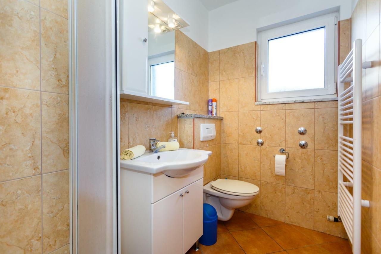Apartment Anton Крк Екстер'єр фото