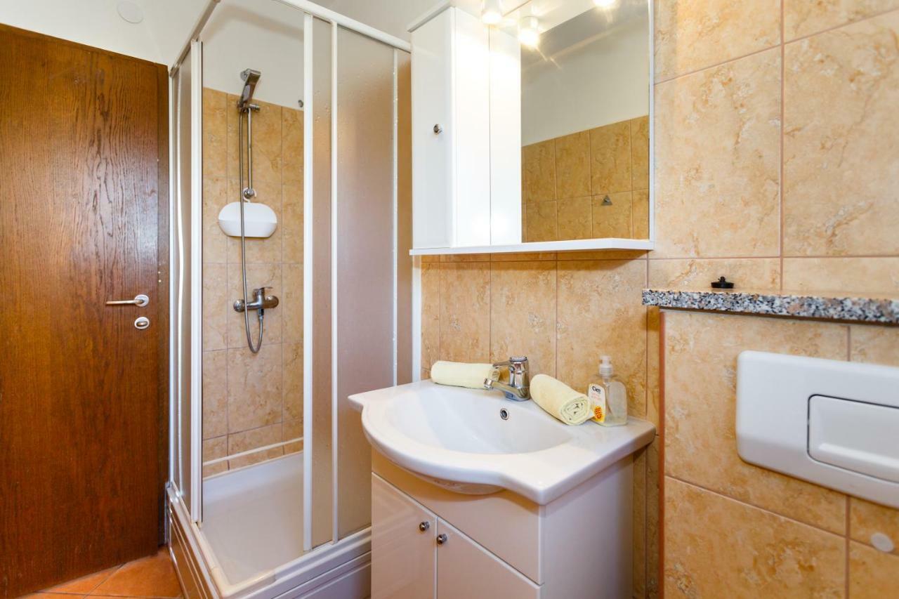Apartment Anton Крк Екстер'єр фото